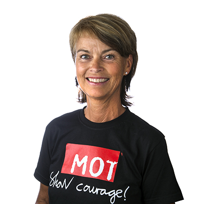 Bildet viser et portrett av Sigrun Vårvik som er MOT-initiativtaker og nøkkelperson i MOT siden 1994